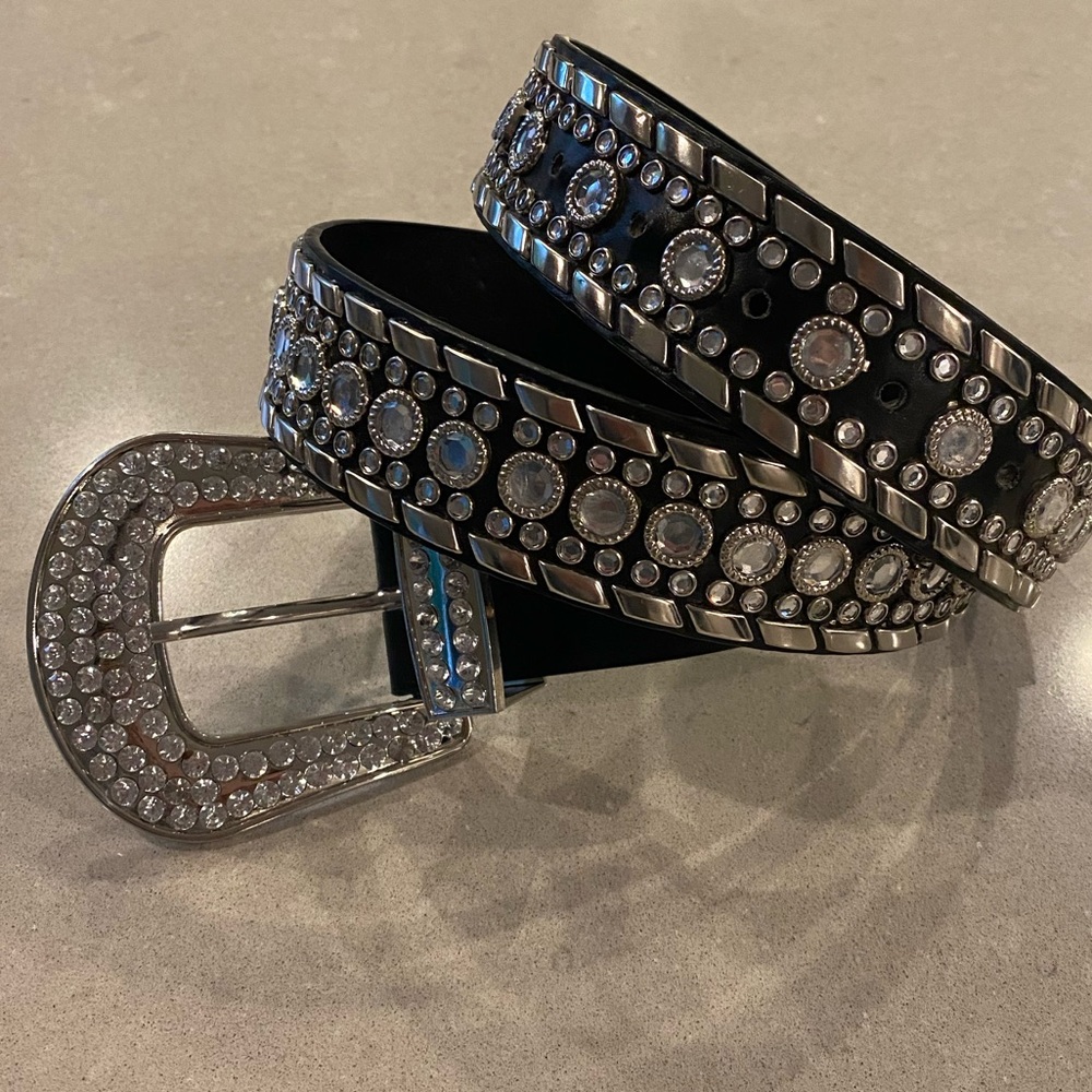 Black rhinestone belt, medium. Great condition!